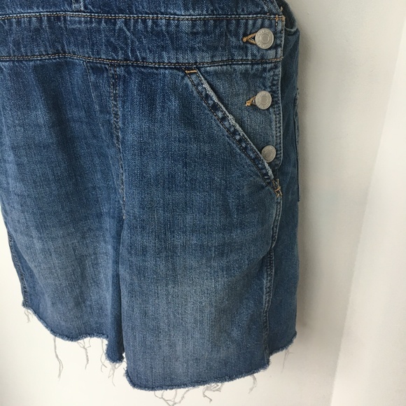 Gap Short Overalls Shortalls Sz XS Blue Denim Cotton Medium Wash Raw Hem - Picture 2 of 6